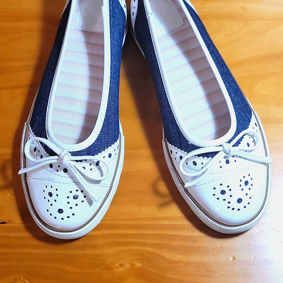 Super Cute Tooled Patent Leather Flats 🦋 - Picture 2 of 12